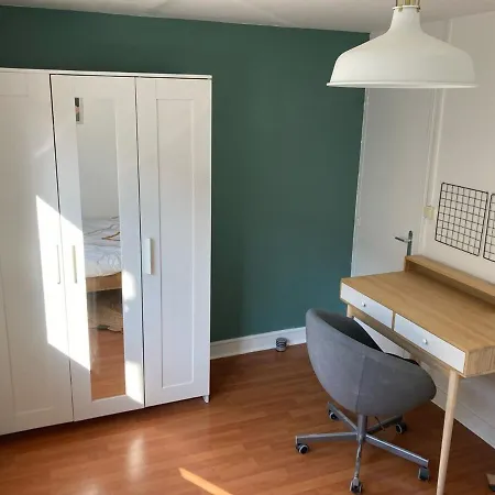 House, Ideal Health Chr Loos