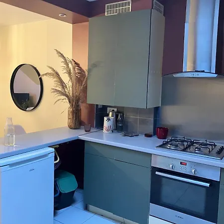 House, Ideal Health Chr Loos