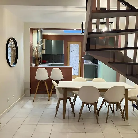 House, Ideal Health Chr