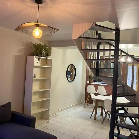 House, Ideal Health Chr Loos