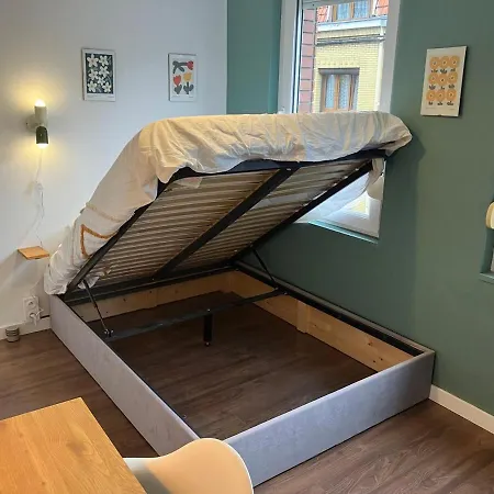 House, Ideal Health Chr * Loos