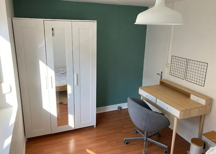 House, Ideal Health Chr Loos