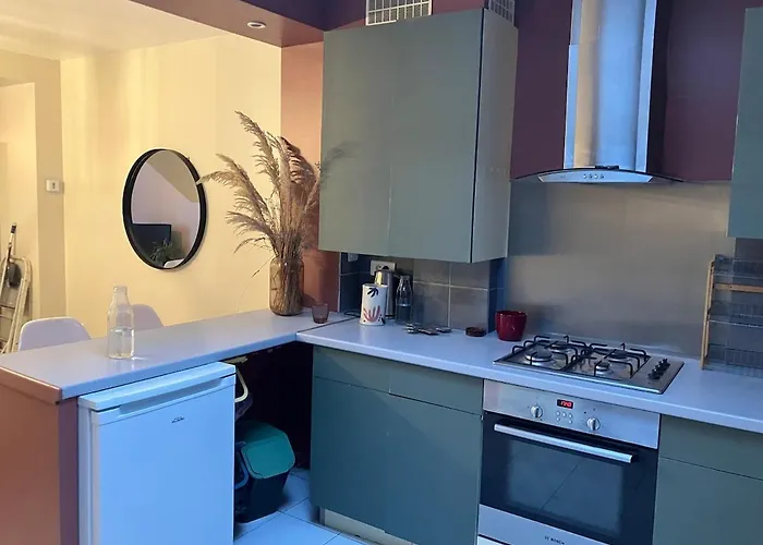 House, Ideal Health Chr Loos