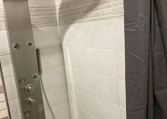 House, Ideal Health Chr * Loos