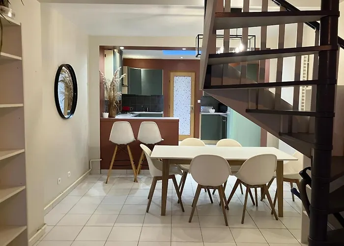 House, Ideal Health Chr