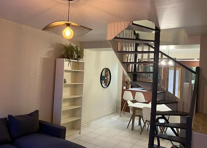 House, Ideal Health Chr Loos