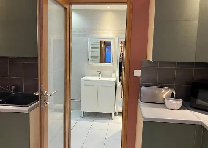 House, Ideal Health Chr Loos