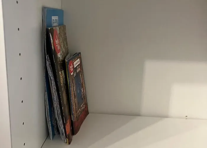 House, Ideal Health Chr Loos